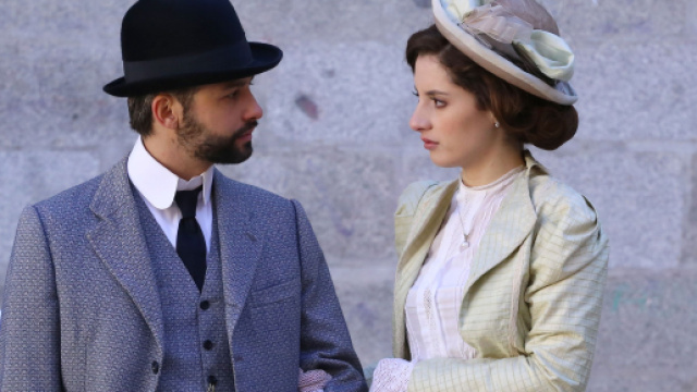 Una Vita, spoiler al 3 luglio: Valeria rifiuter&agrave; il bacio di David.