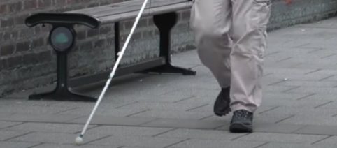 Torino, accusato di essere finto cieco: si era voltato a guardare una giovane ragazza