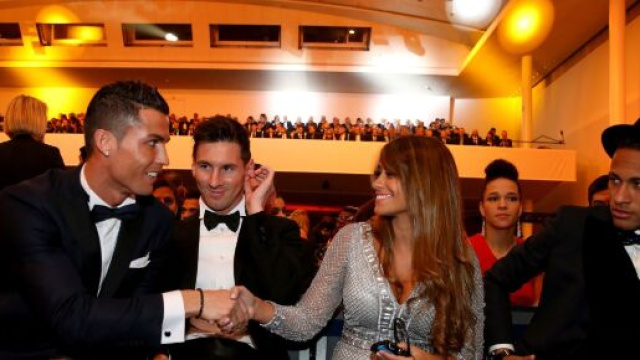 Juventus, il giornalista Luca Momblano ipotizza una clamorosa doppia proposta alla Juventus, infatti sarebbero stati offerti Neymar e CR7