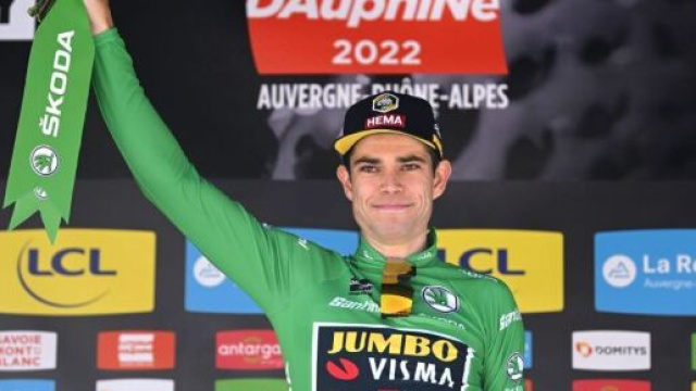 Ciclismo, Wout van Aert si &egrave; infortunato ad un ginocchio.