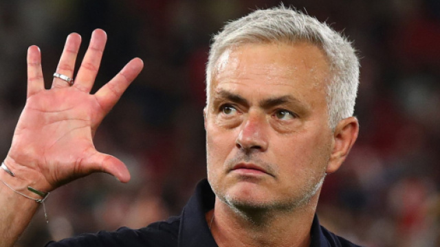 Mourinho: "Per rimanere nel calcio a 60 devi evolverti"