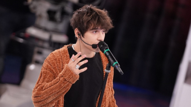 Amici 21, Alex intervistato da Lorella Cuccarini.