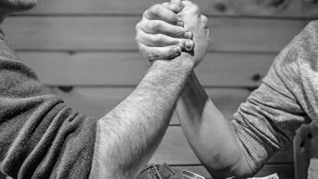 L'oroscopo settimanale dal 27 giugno al 3 luglio su soldi e lavoro: Cancro competitivo