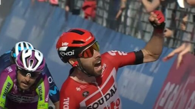 Thomas De Gendt, la vittoria al Giro d'Italia nella tappa di Napoli.