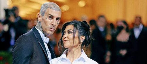 El baterista Travis Barker ingres&oacute; de urgencia en un hospital de Los Angeles ( Twitter Travis Barker)