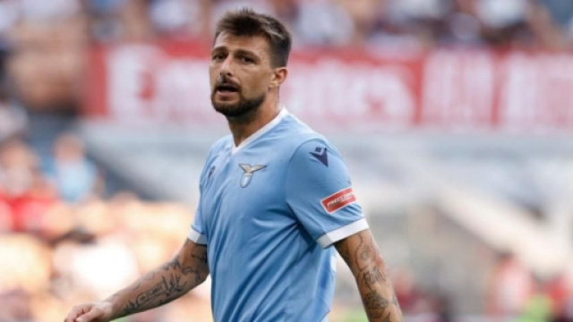 Francesco Acerbi potrebbe trasferirsi alla Juve.