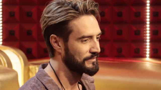 GFvip, Bar&ugrave; nell'occhio del ciclone, Alex Belli attacca: "La verit&agrave; chiede il conto"