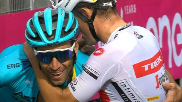 Vincenzo Nibali al Giro d'italia con Juan Pedro L&oacute;pez.