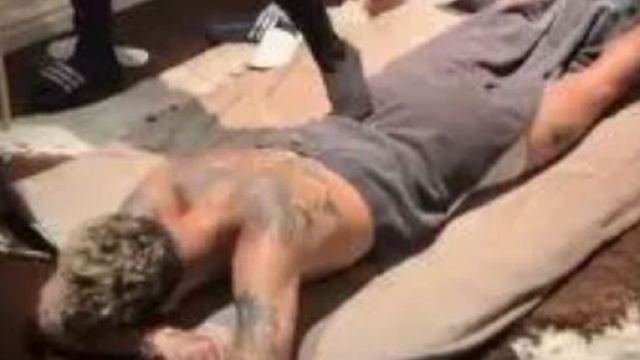 L'&eacute;trange session de massage de Dele Alli fait le buzz (capture Instagram Dele Alli)