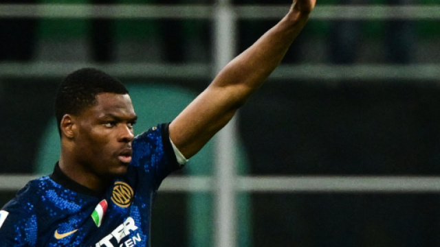Mercato Inter: Dumfries pu&ograve; essere ceduto per arrivare a Lukaku.