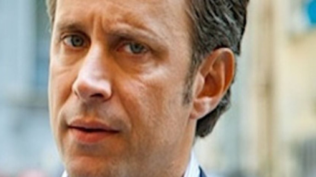 Upas: Raffaele confessa il ricatto di Lello ed Eugenio potrebbe lasciare Viola.
