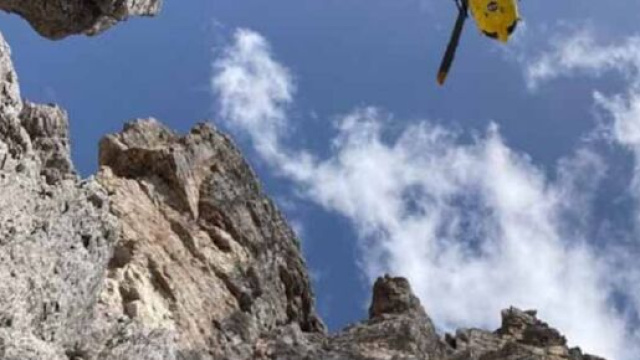 Dolomiti, incidente sul Monte Lagazuoi: turista romano precipita e muore.