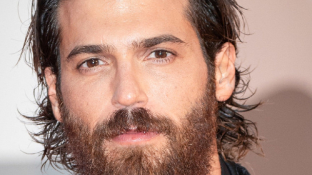 Can Yaman beccato insieme all'attrice Francesca Del Fa.