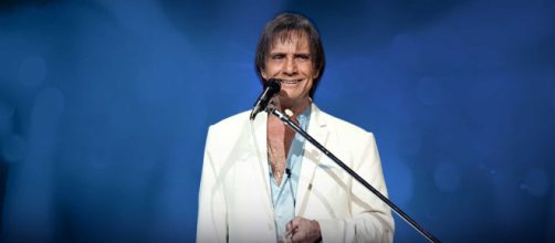 Roberto Carlos se irrita com f&atilde; e manda calar a boca (imagem reprodu&ccedil;&atilde;o Blasting News)