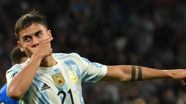 Paulo Dybala sta scaldando il mercato di Roma e Napoli.