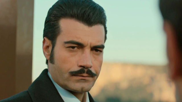 Terra amara. Fekeli salva Yilmaz dall'incendio provocato da Demir.