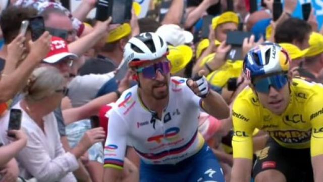 Peter Sagan protesta contor Wout van Aert al Tour de France