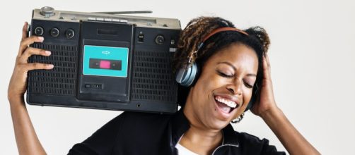 As m&uacute;sicas mais tocadas nas r&aacute;dios brasileiras no ano 2000 (Reprodu&ccedil;&atilde;o/Dreamstime)