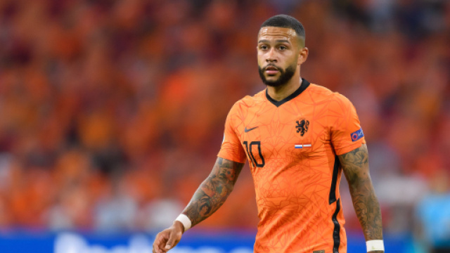 Juventus, interesse per Depay del Barcellona