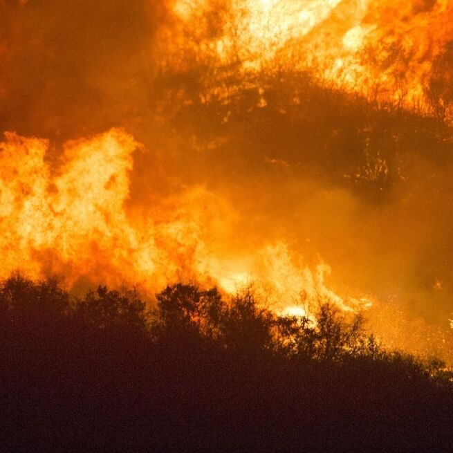 It is false that video shows helicopter starting wildfires (Image source: Piqsels)