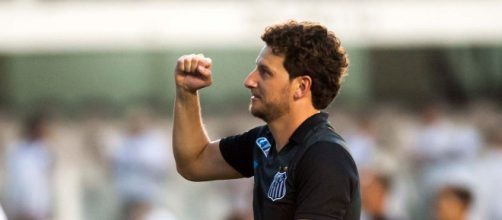 Elano &eacute; o novo t&eacute;cnico do N&aacute;utico (Ivan Sartori/Santos FC)