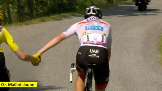 Jonas Vingegaard e Tadej Pogacar nella discesa dal Col de Spandelles