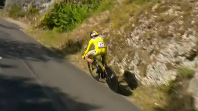 Jonas Vingegaard rischia di cadere nella cronometro del Tour de France