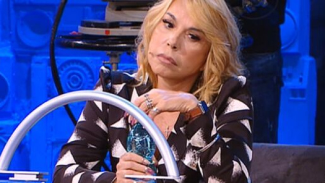 Amici, Anna Pettinelli potrebbe lasciare il talent.