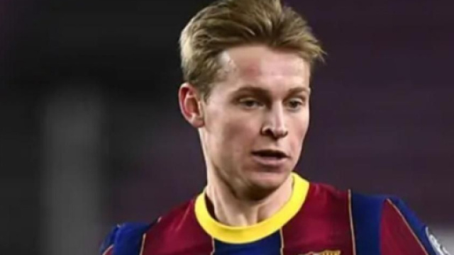 In foto Frenkie de Jong, centrocampista del Barcellona.