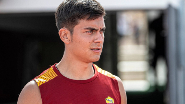 Dybala con i colori giallorossi.