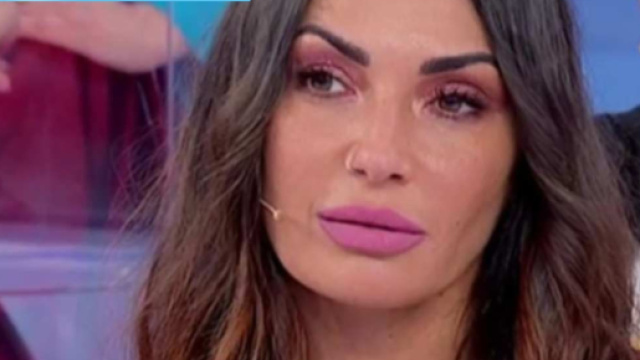 Uomini e Donne, Ida nega di avere un nuovo amore: 'Non ho nessuno, non posso fare niente'.