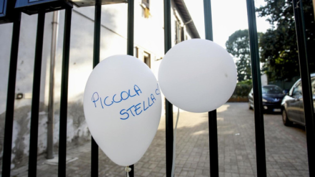 Milano: si sono svolti i funerali della piccola Diana, lasciata sola per giorni dalla madre.
