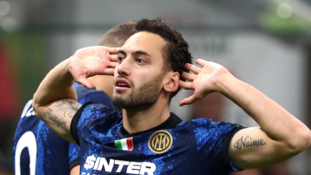 Calciomercato Inter, possibile interesse del Tottenham per Calhanoglu.