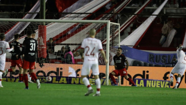 Il River Plate, reduce dal ko nel match d'andata degli ottavi della Copa Libertadores contro il V&eacute;lez, cede anche in campionato contro l'Hurac&aacute;n.