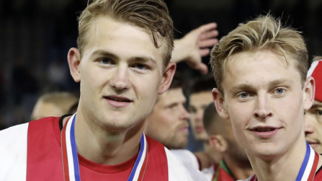 In foto Matthijs de Ligt e Frenkie de Jong all'Ajax.