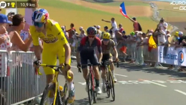 L'attacco di Wout van Aert nella tappa di Calais del Tour de France