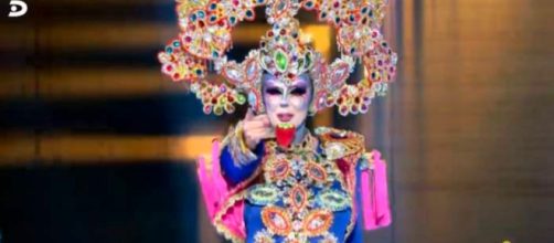 Roc&iacute;o Carrasco se mostr&oacute; feliz por su transformaci&oacute;n en la gala (Captura de pantalla de Telecinco)