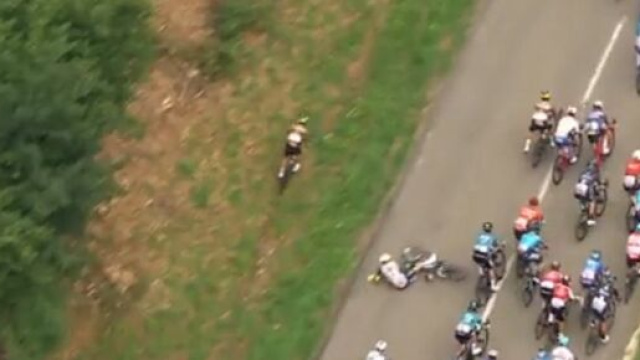 Ciclismo, l'incidente avvenuto nella tappa di Longwy del Tour de France.