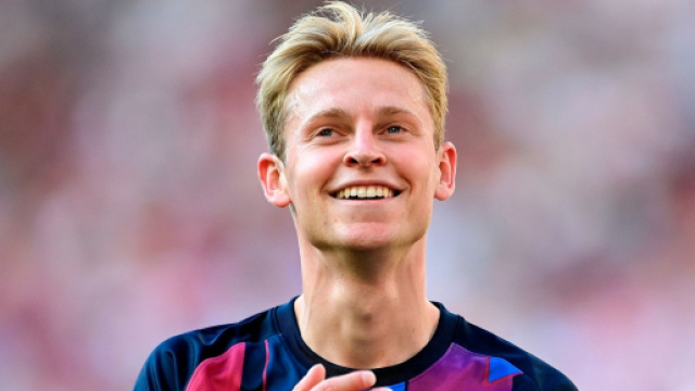 De Jong sarebbe sul mercato, su di lui ci sarebbe l'interesse della Juve.
