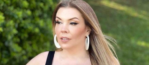 Simony revela diagn&oacute;stico de c&acirc;ncer no intestino (Reprodu&ccedil;&atilde;o/Facebook)