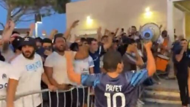 Leo Messi insult&eacute; par les fans de l'OM lors de l'arriv&eacute;e de Sanchez. (cr&eacute;dit Twitter)