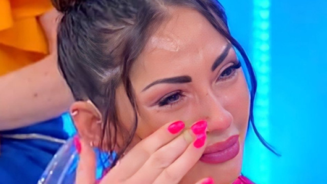 Uomini e Donne, Ida Platano in ospedale: 'Non sto tanto bene, passer&agrave;, torner&ograve; presto'.