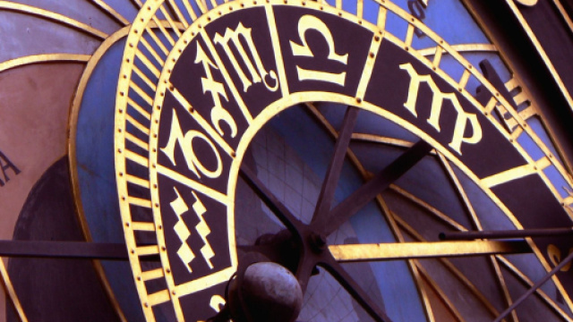 Zodiaco, le previsioni astrali di venerd&igrave; 12 agosto: Pesci, Leone e Cancro al top