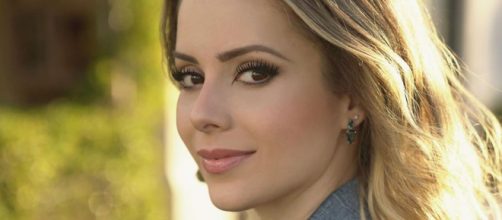 Sandy &eacute; atacada por n&atilde;o mostrar rosto do filho, Theo (Divulga&ccedil;&atilde;o)