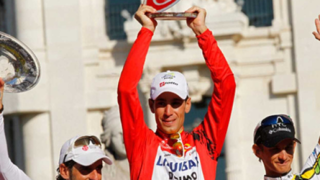 Ciclismo, Vincenzo Nibali vittorioso alla Vuelta Espa&ntilde;a.