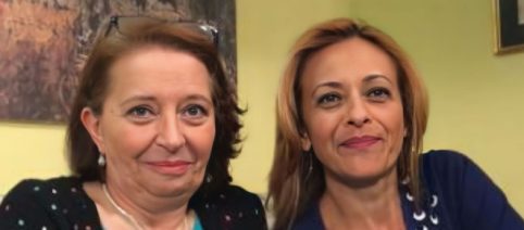 Un posto al sole: Silvia potrebbe informare Michele e Rossella della morte di Teresa