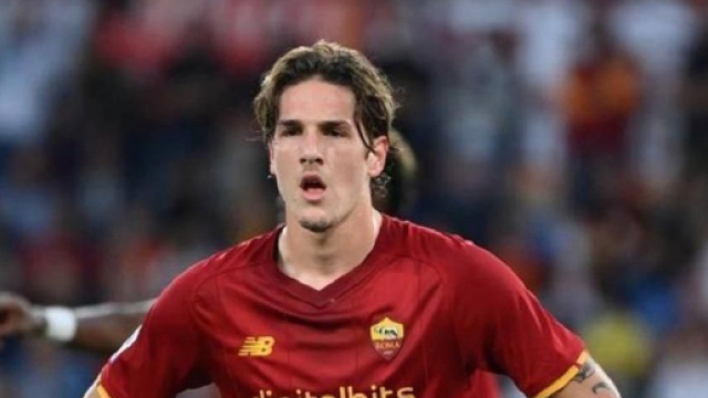 In foto Nicol&ograve; Zaniolo, centrocampista della Roma.