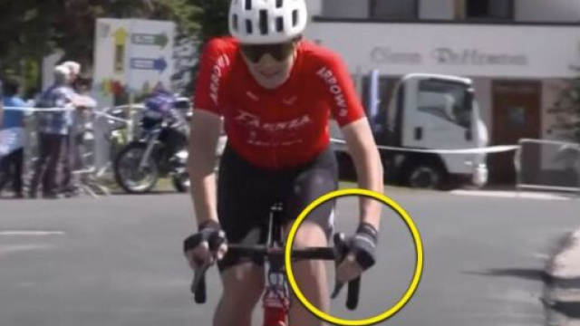 Ciclismo, il vincitore della Maratona dles Dolomites Stefano Stagni.