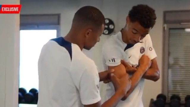 Mbapp&eacute; et Ekitike r&eacute;unis sous les couleurs du PSG. (cr&eacute;dit PSG TV)