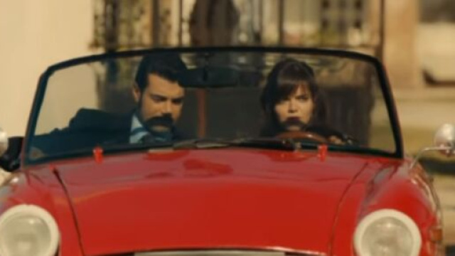 Terra amara, episodi turchi: Demir regala all'Altun un auto, Hunkar non &egrave; felice.